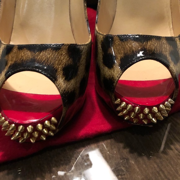 Classy CHRISTIAN LOUBOUTIN Patent Leopard Print Spikes - Picture 4 of 8